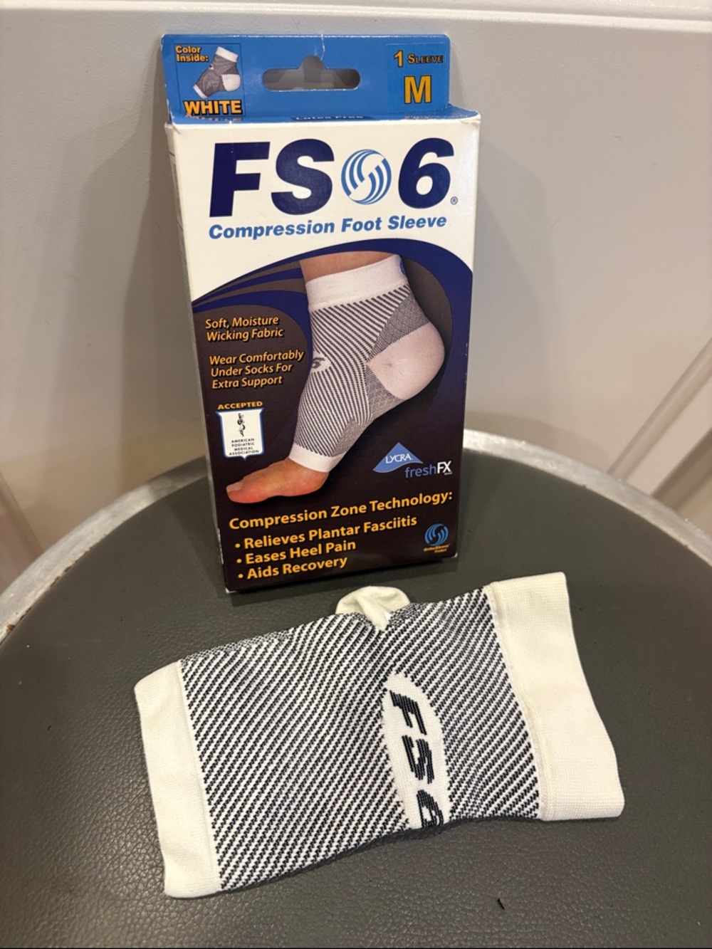 FS6 Compression Foot Sleeve Size M (Men Sizes 6-9.5, Women Sizes 7-10.5)